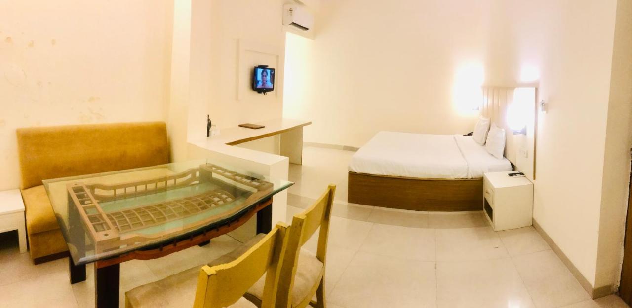 Tulip Palm Hotell Jaipur Exteriör bild