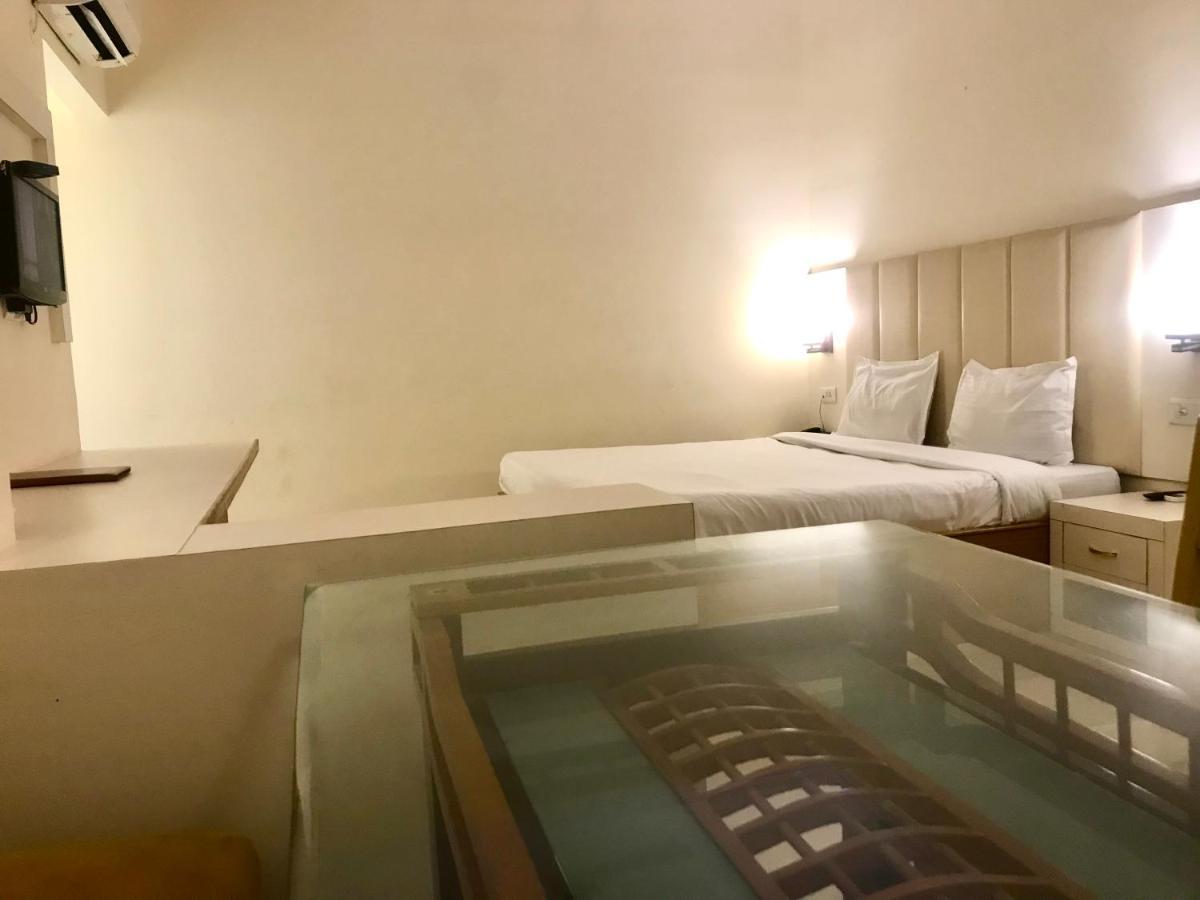 Tulip Palm Hotell Jaipur Exteriör bild