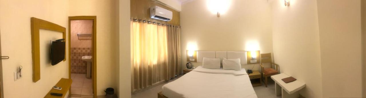 Tulip Palm Hotell Jaipur Exteriör bild
