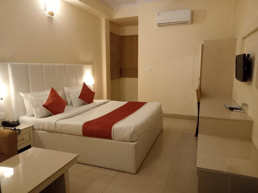 Tulip Palm Hotell Jaipur Exteriör bild