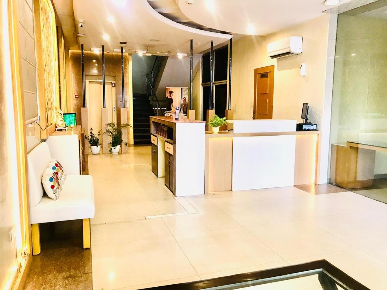 Tulip Palm Hotell Jaipur Exteriör bild