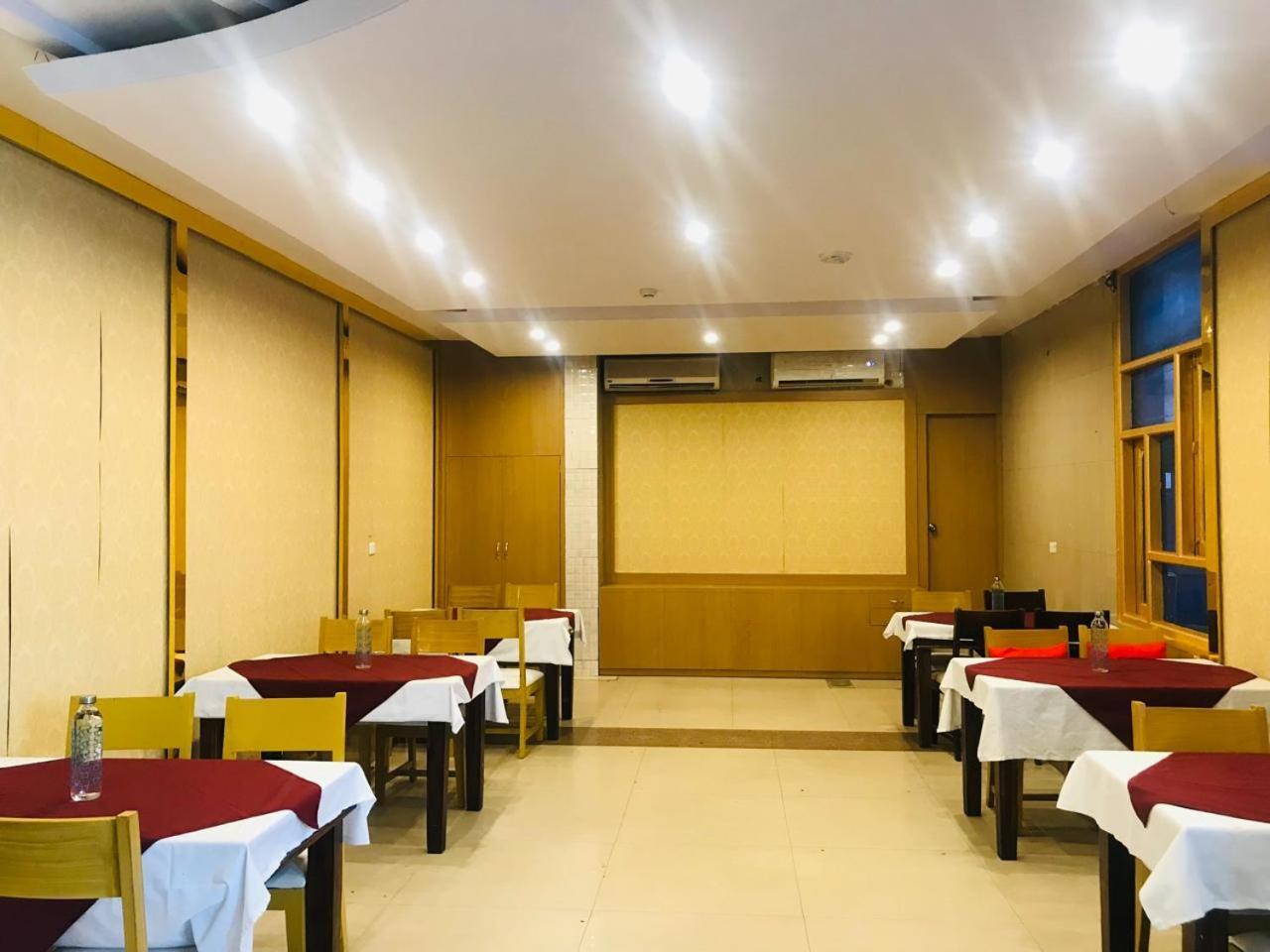 Tulip Palm Hotell Jaipur Exteriör bild